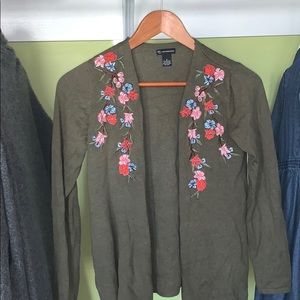 Green cardigan with flowers